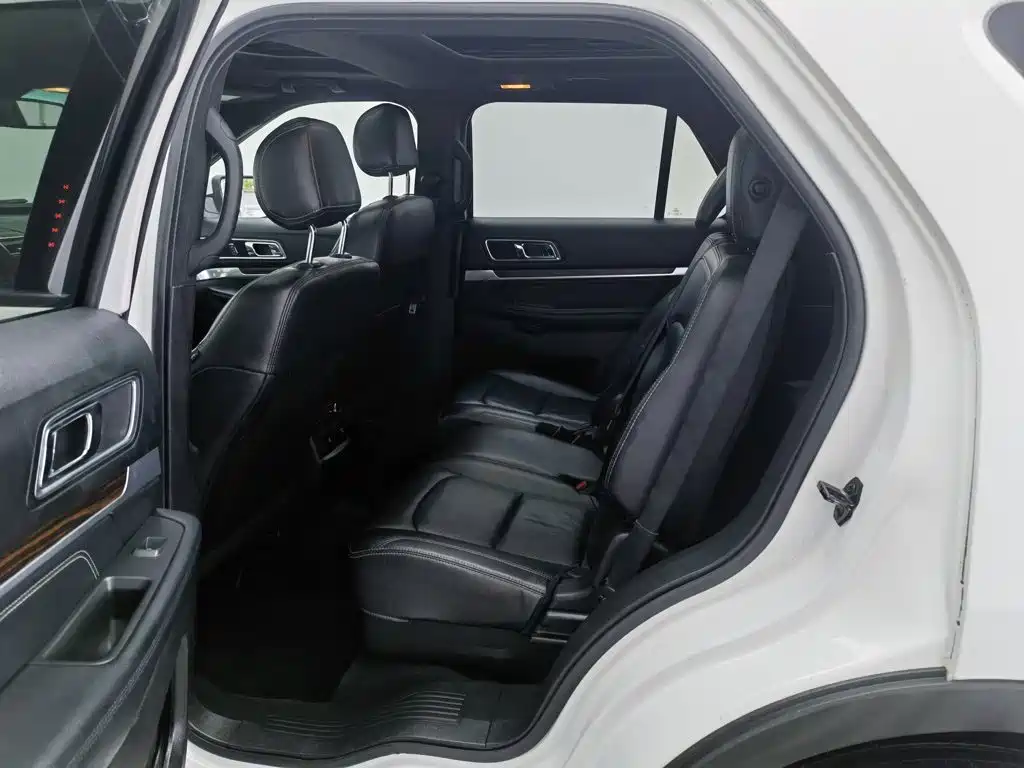 Ford Explorer 2017 — фото 15