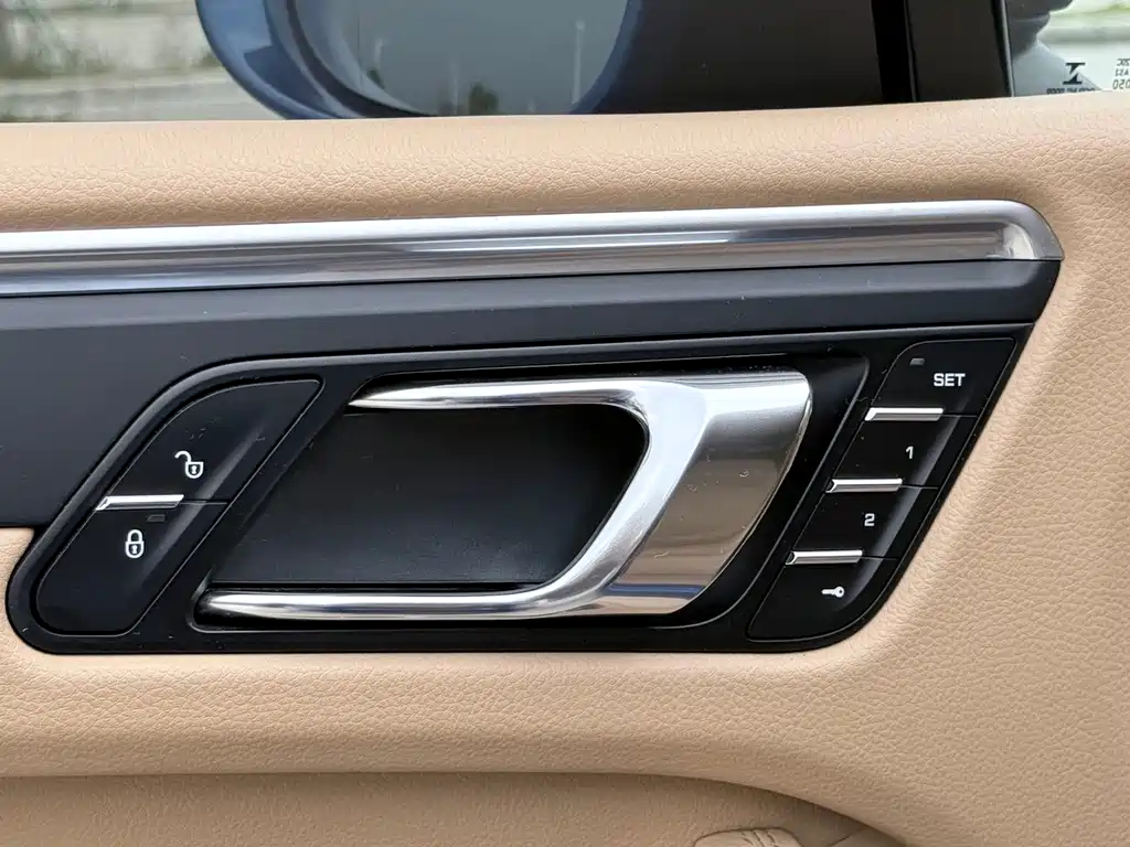 Porsche Macan 2016 — фото 16