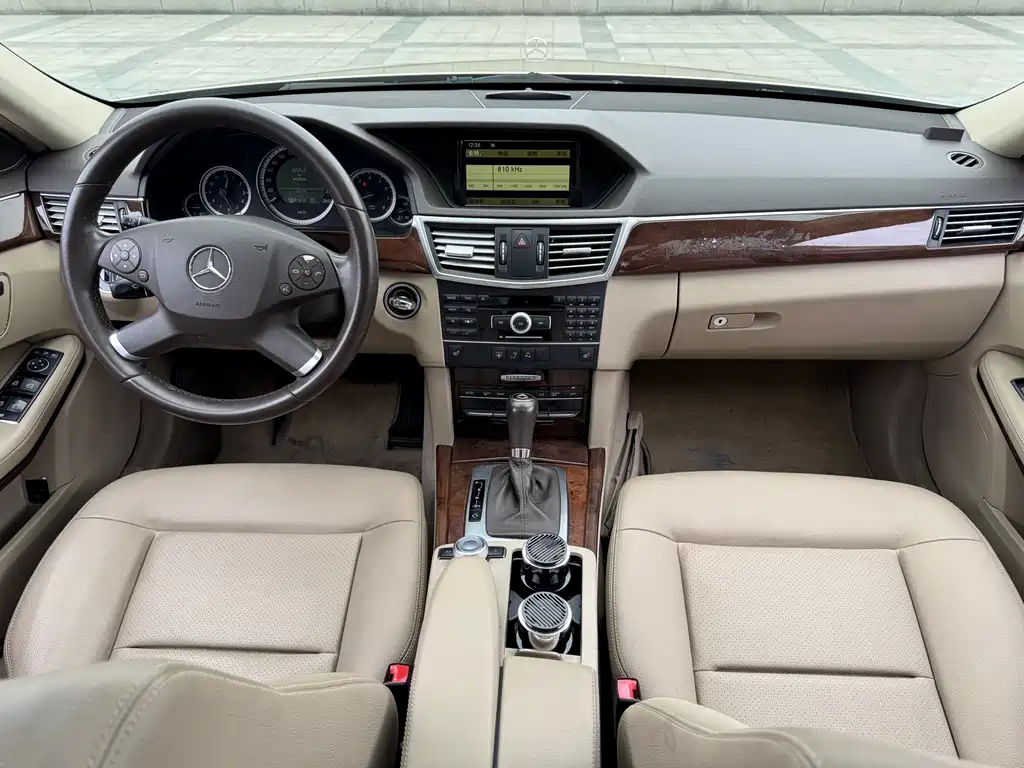 Mercedes-Benz E-Class 2011 — фото 12