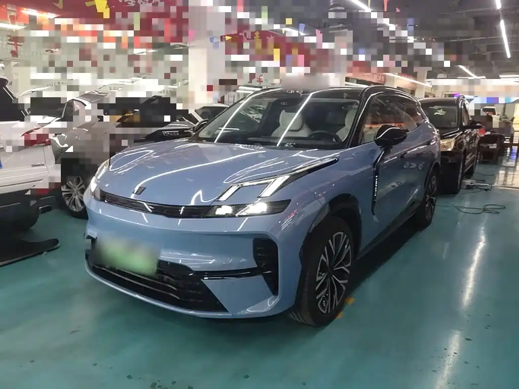 Lynk & Co 08 EM-P 2025