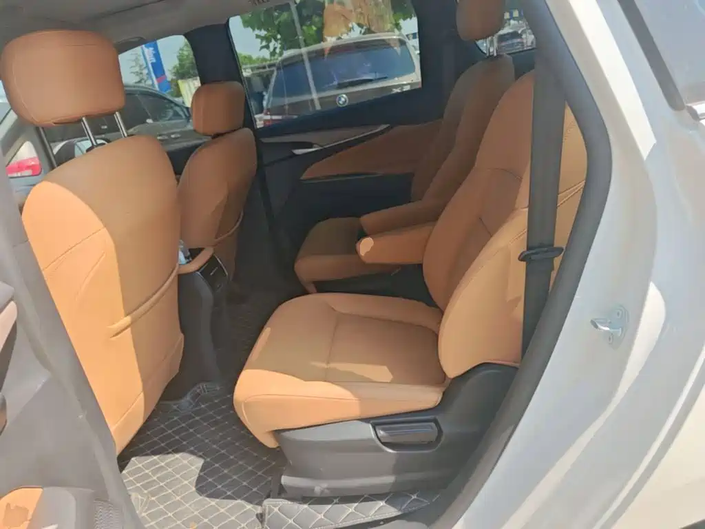 Maxus G50 PHEV 2025 — фото 17