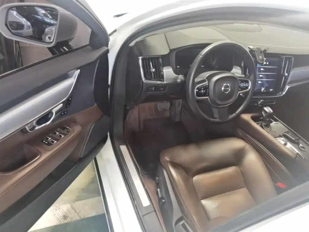 Volvo S90 2017 — фото 16