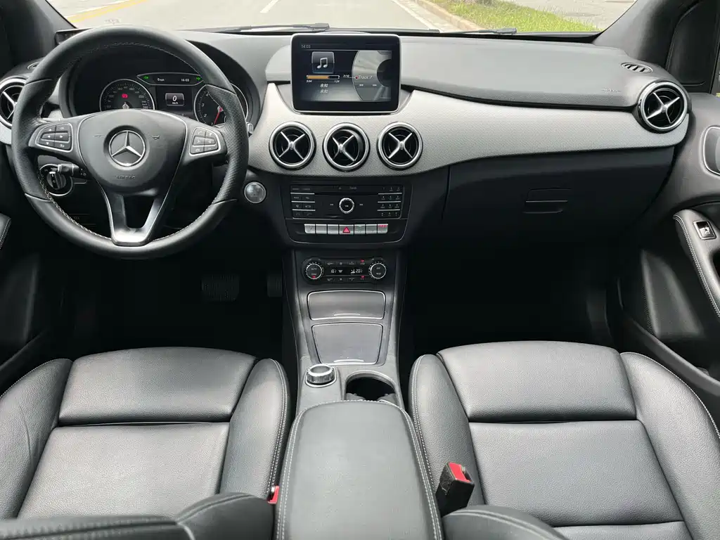 Mercedes-Benz B-Class 2016 — фото 13