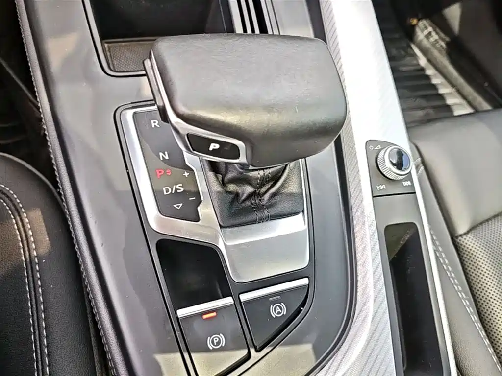 Audi A4L 2021 — фото 14