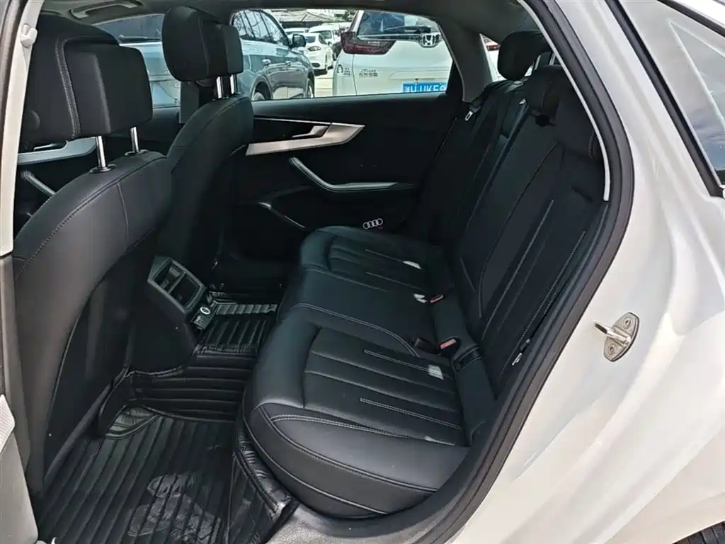 Audi A4L 2021 — фото 17