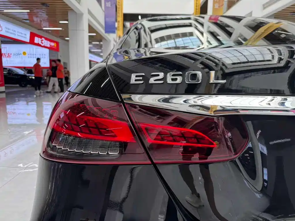 Mercedes-Benz E-Class 2021 — фото 20