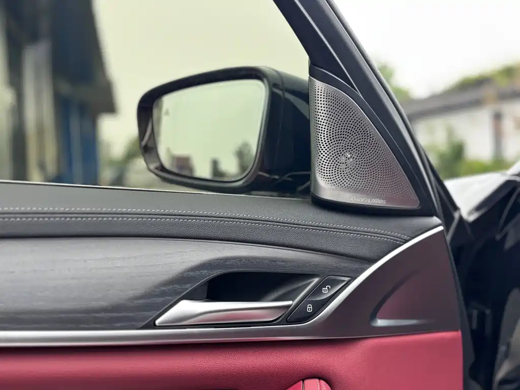 BMW 5 Series 2023 — фото 14