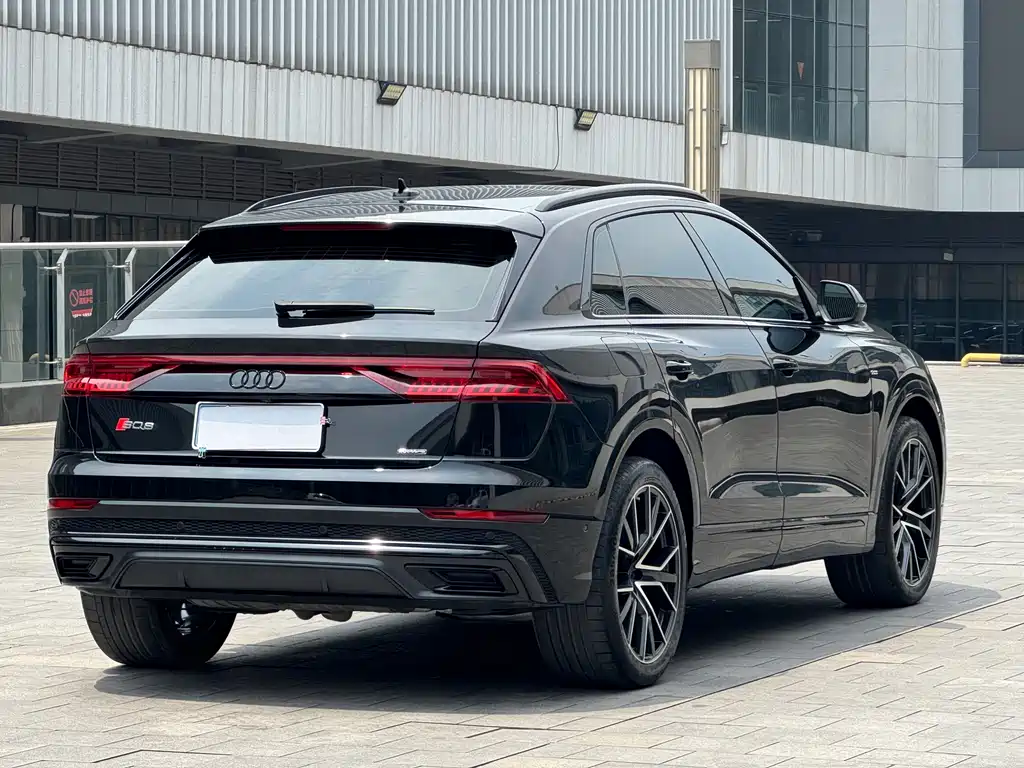 Audi Q8 2023 — фото 6
