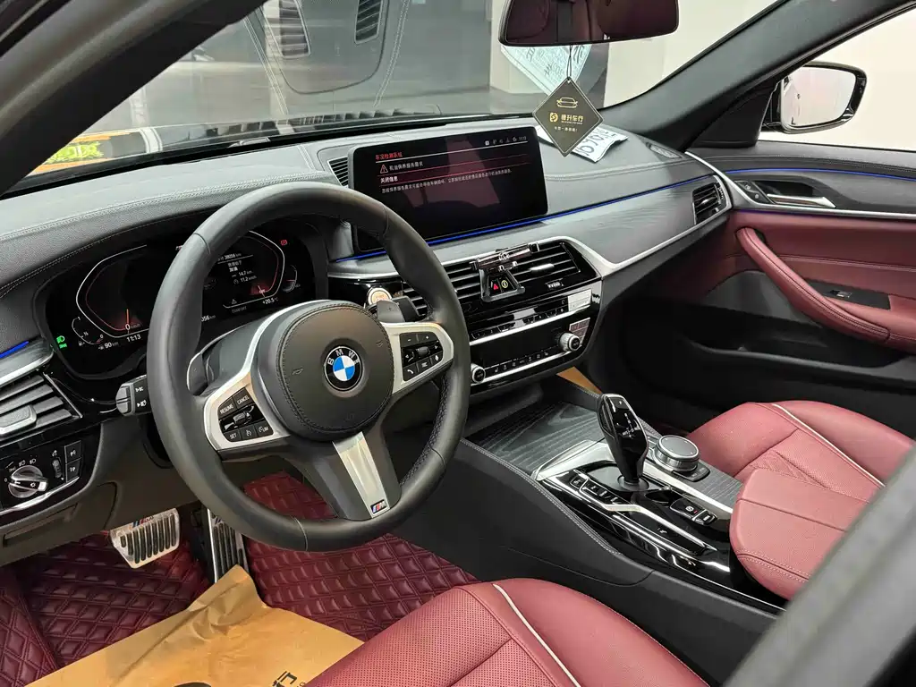 BMW 5 Series 2022 — фото 14