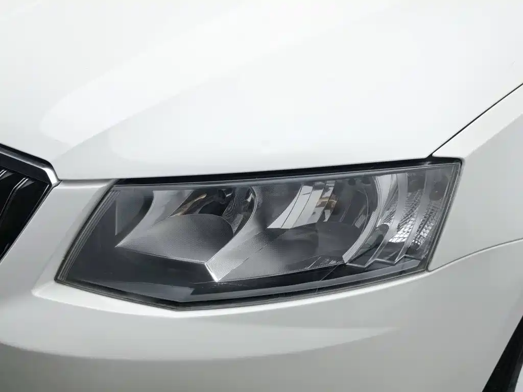 Skoda Octavia 2015 — фото 7