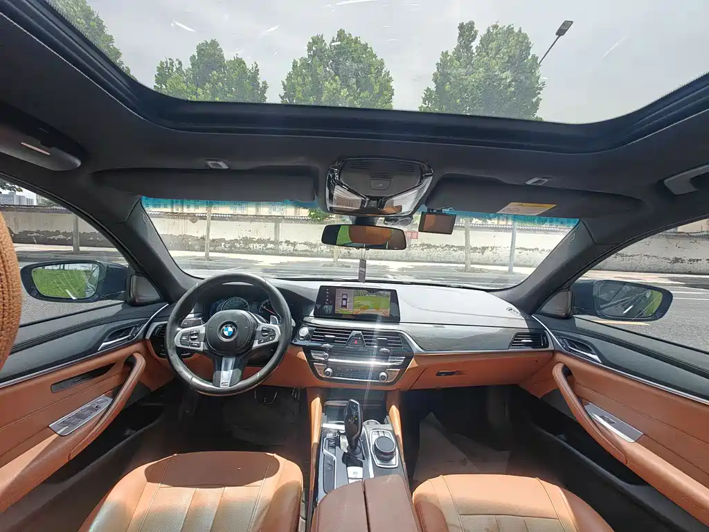 BMW 5 Series 2018 — фото 15