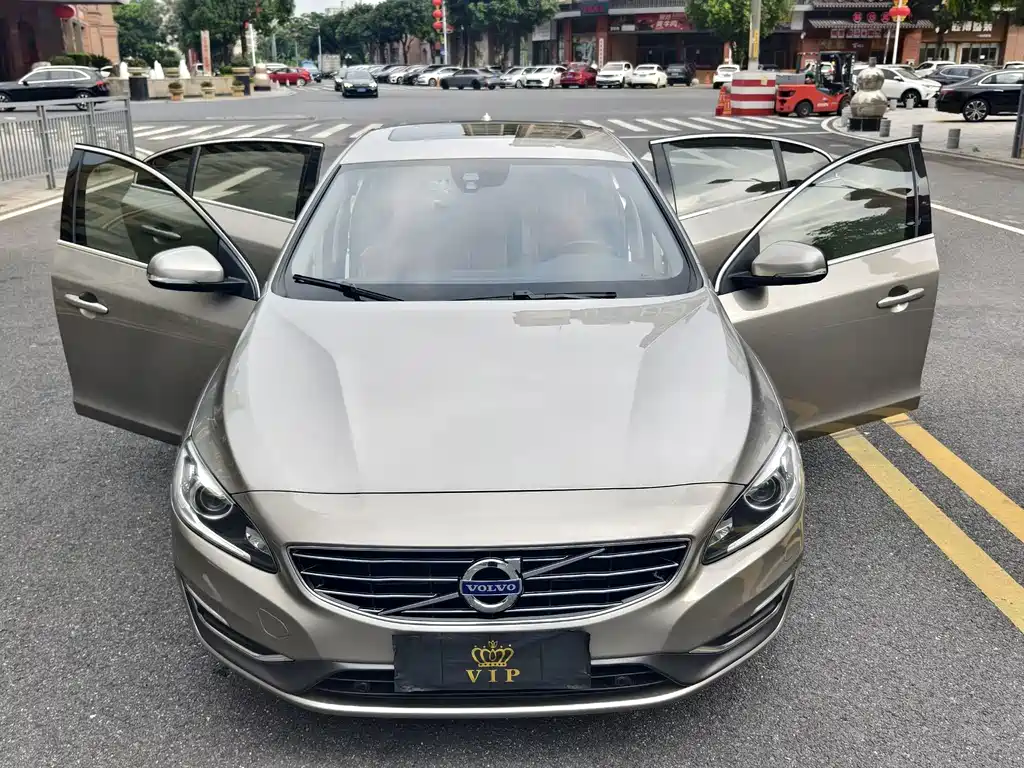 Volvo S60 2015 — фото 9