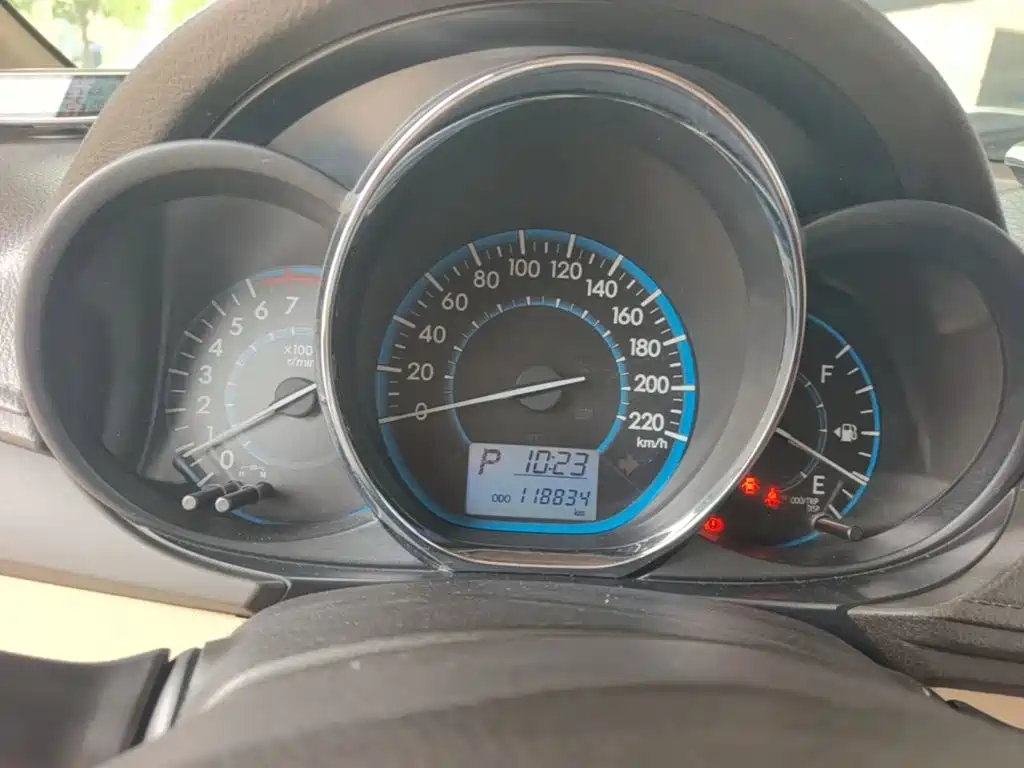 Toyota Vios 2015 — фото 12