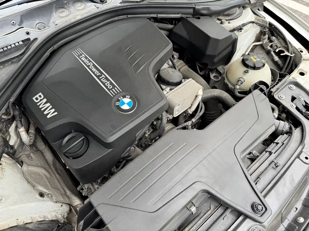 BMW 3 Series 2016 — фото 18