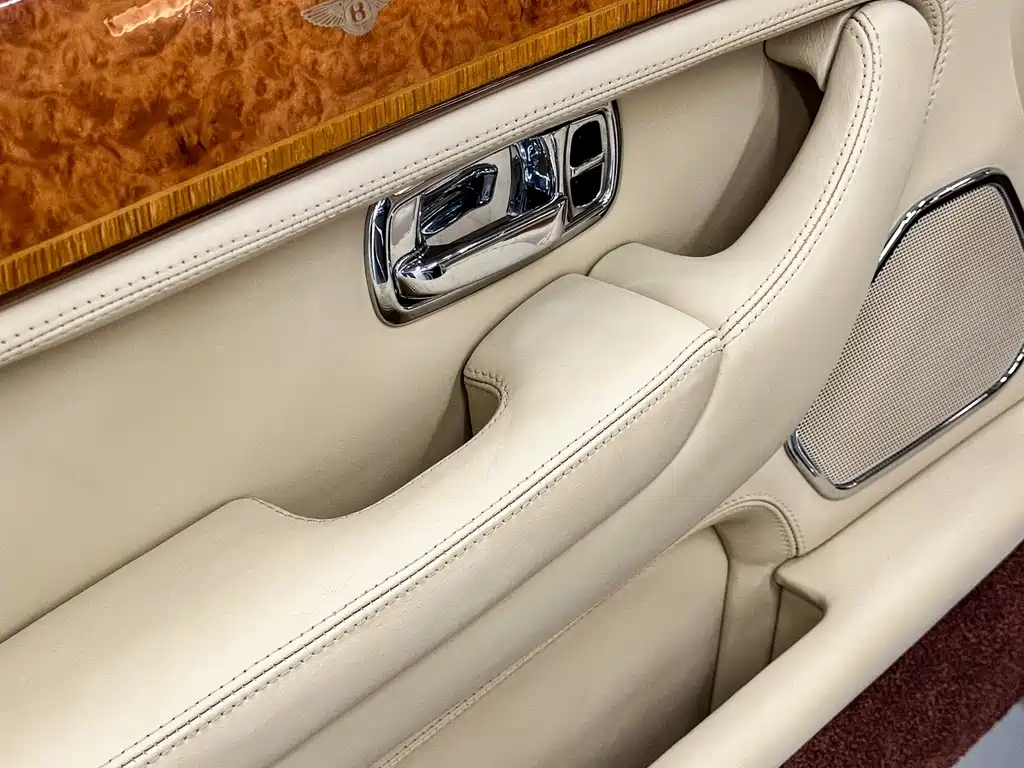 Bentley Elegance 2008 — фото 16