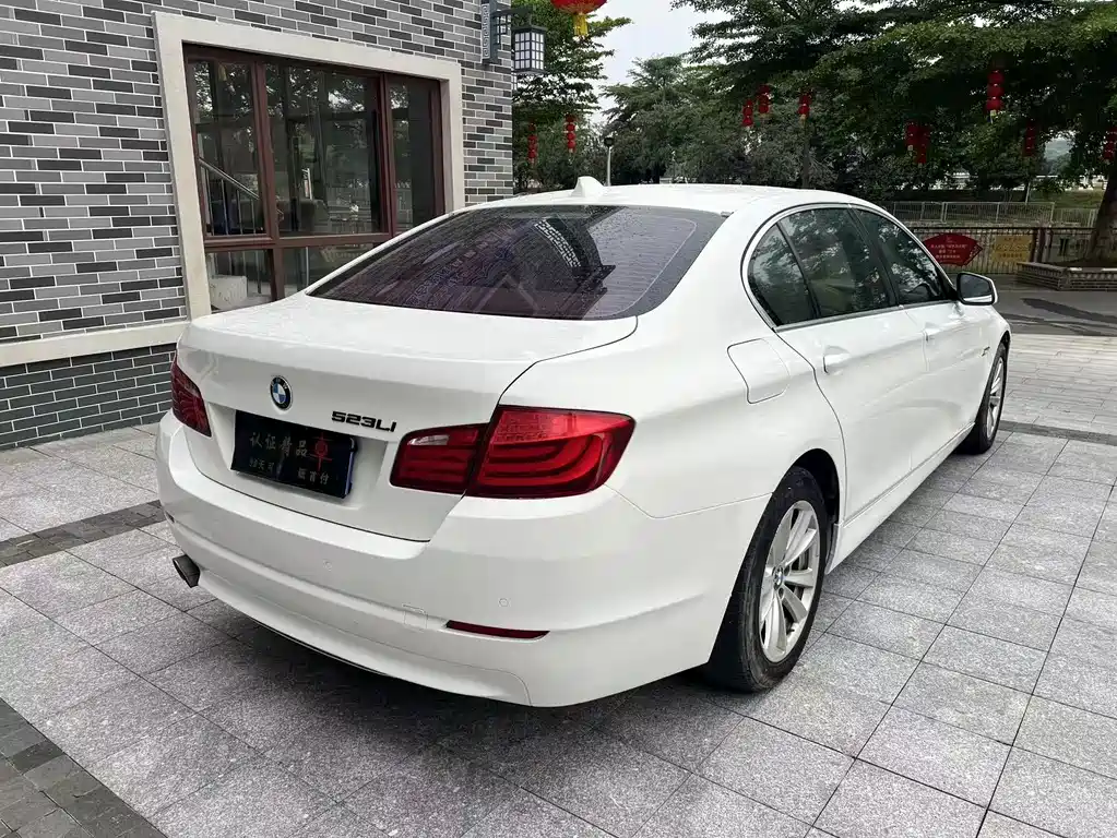 BMW 5 Series 2011 — фото 4