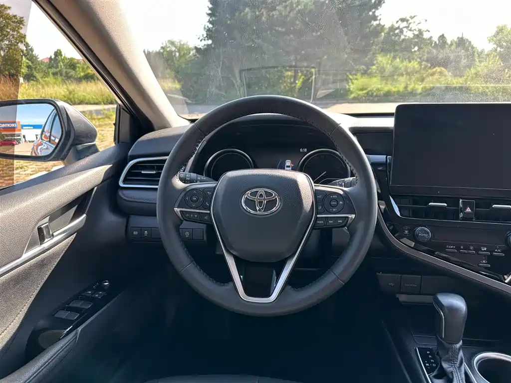 Toyota Camry 2023 — фото 21