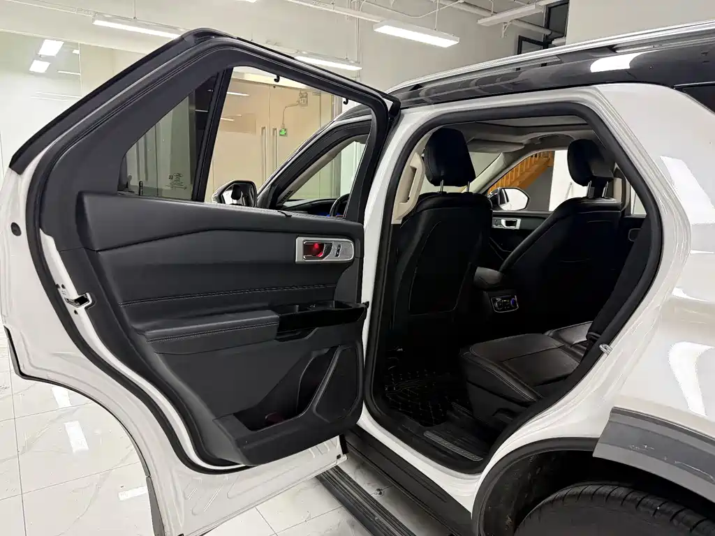 Ford Explorer 2021 — фото 12