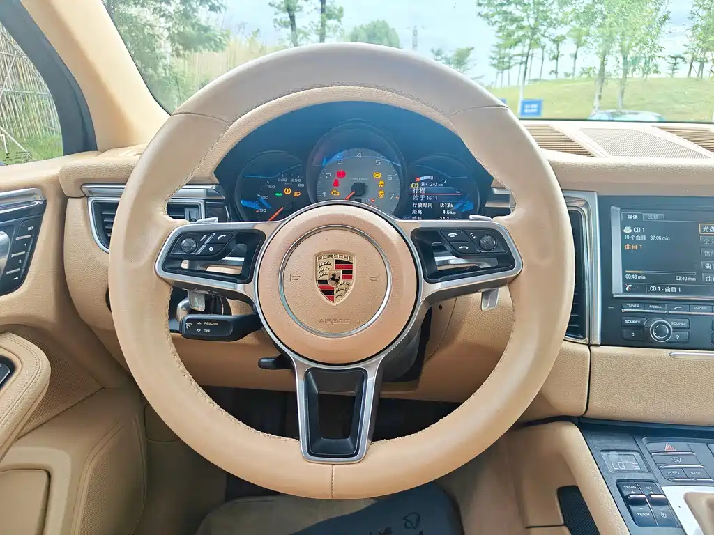 Porsche Macan 2015 — фото 18