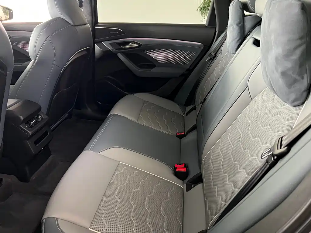 Audi Q6L E-Tron 2025 — фото 17