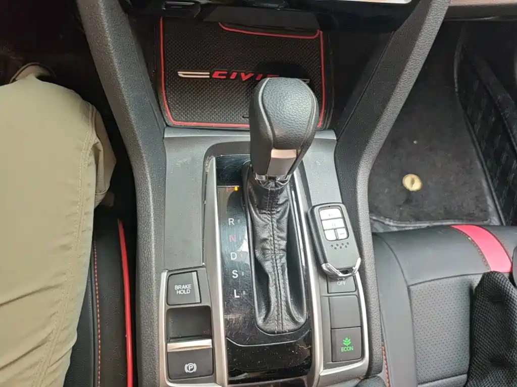 Honda Civic 2019 — фото 10
