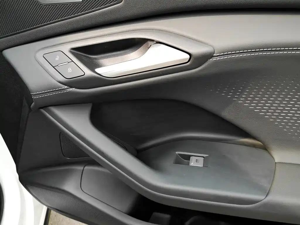 Audi Q6L e-tron 2025 — фото 19