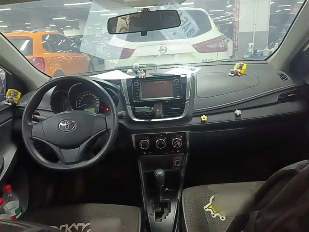 Toyota Yaris L 2021 — фото 10