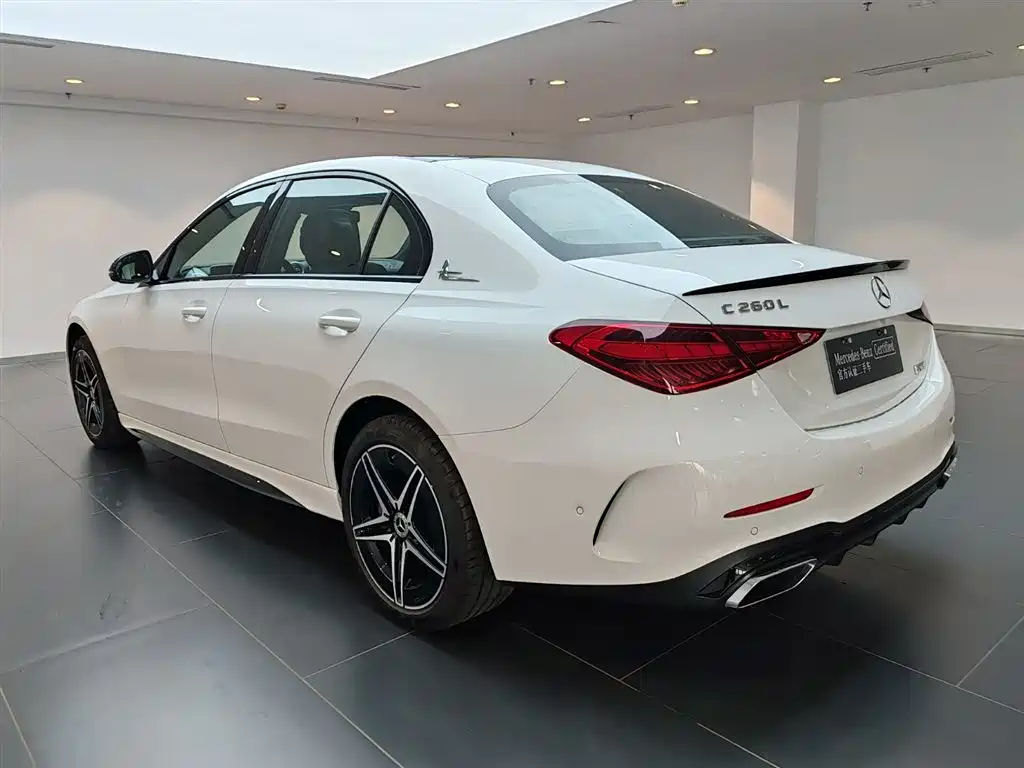 Mercedes-Benz C-Class 2024
