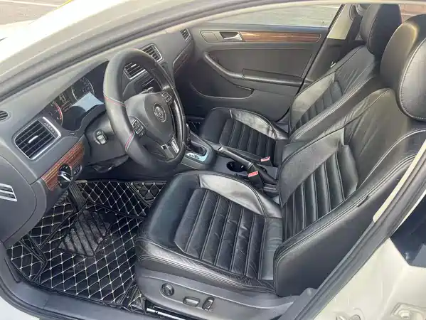 Volkswagen Sagitar 2012