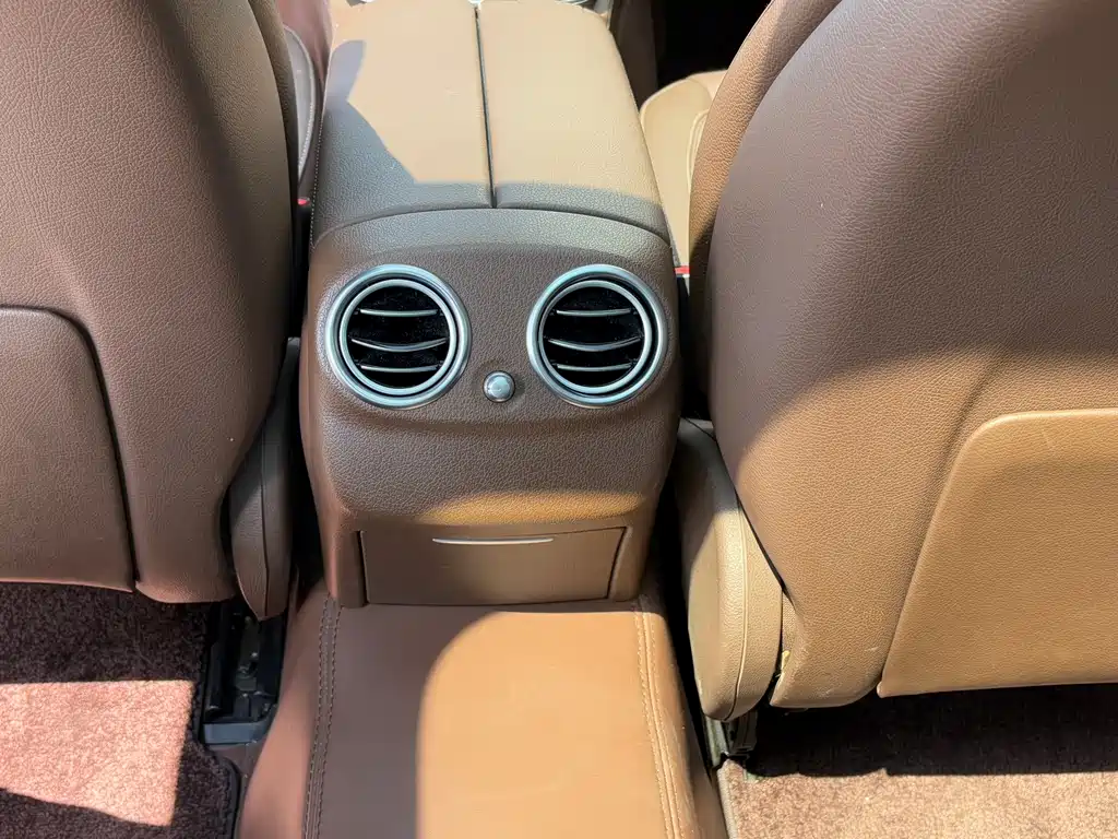 Mercedes-Benz E-Class 2023 — фото 18