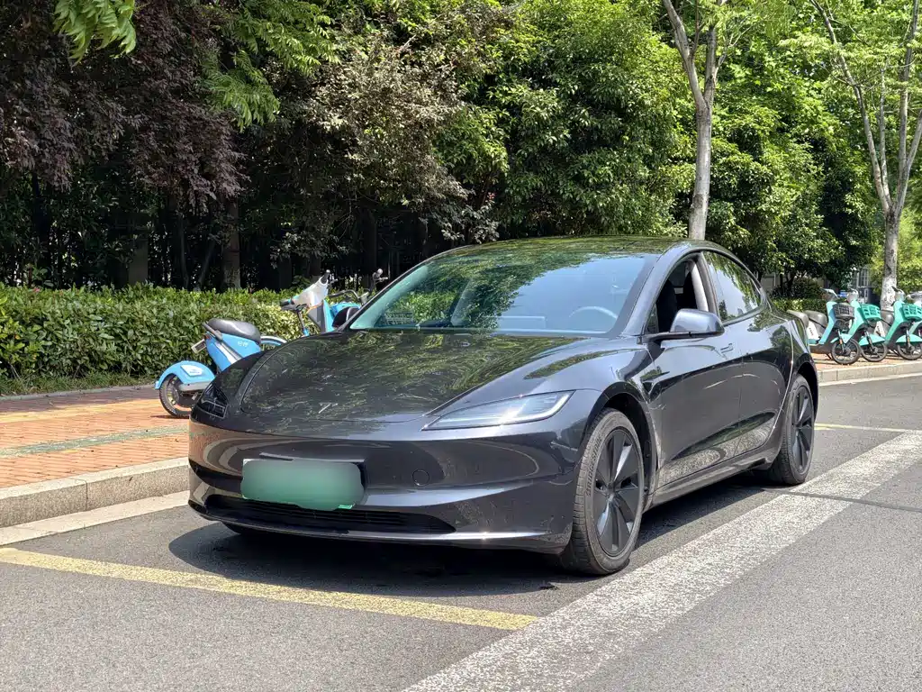 Tesla Model 3 2025 — фото 1