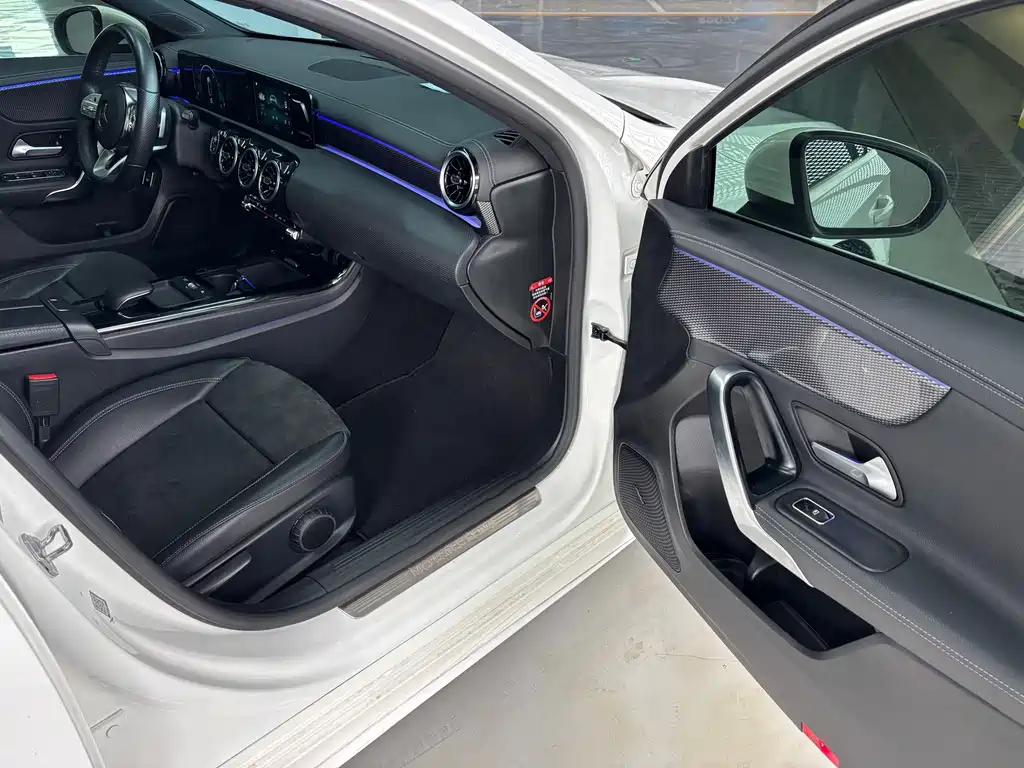 Mercedes-Benz A-Class 2019 — фото 16