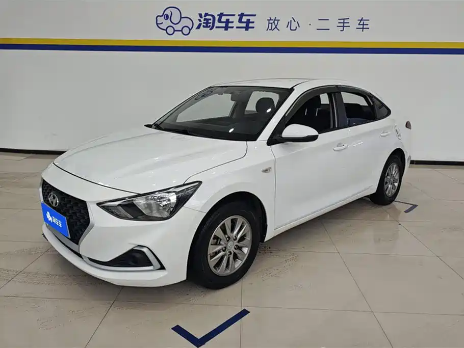 Hyundai Elantra 2019 — фото 1