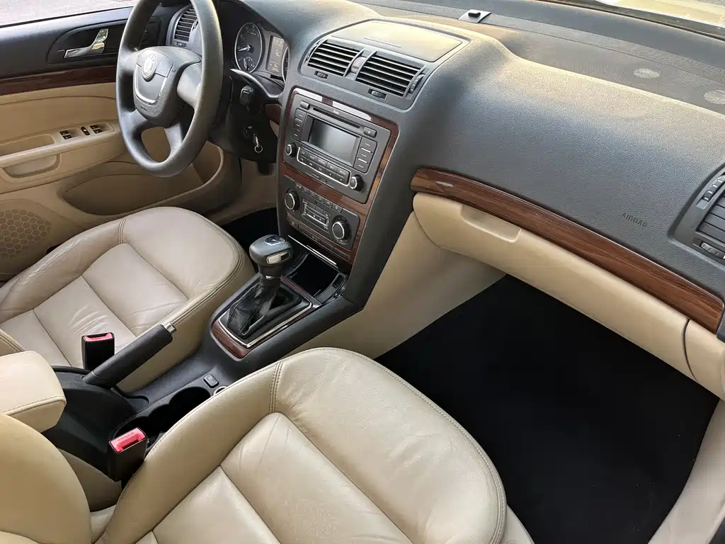 Skoda Octavia 2013 — фото 11