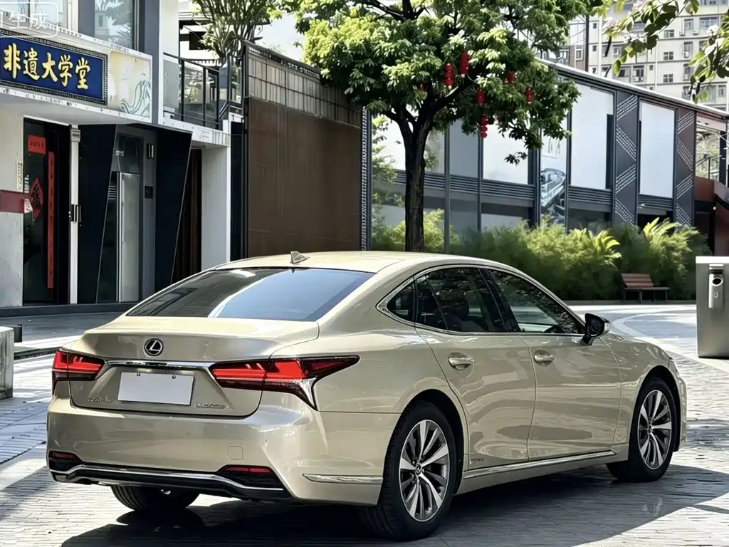 Lexus LS 2018 — фото 8