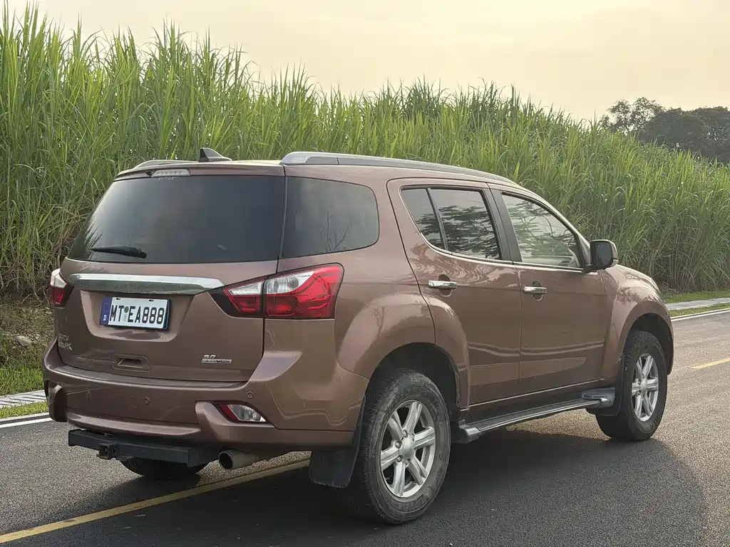 Isuzu MU-X 2015 — фото 10