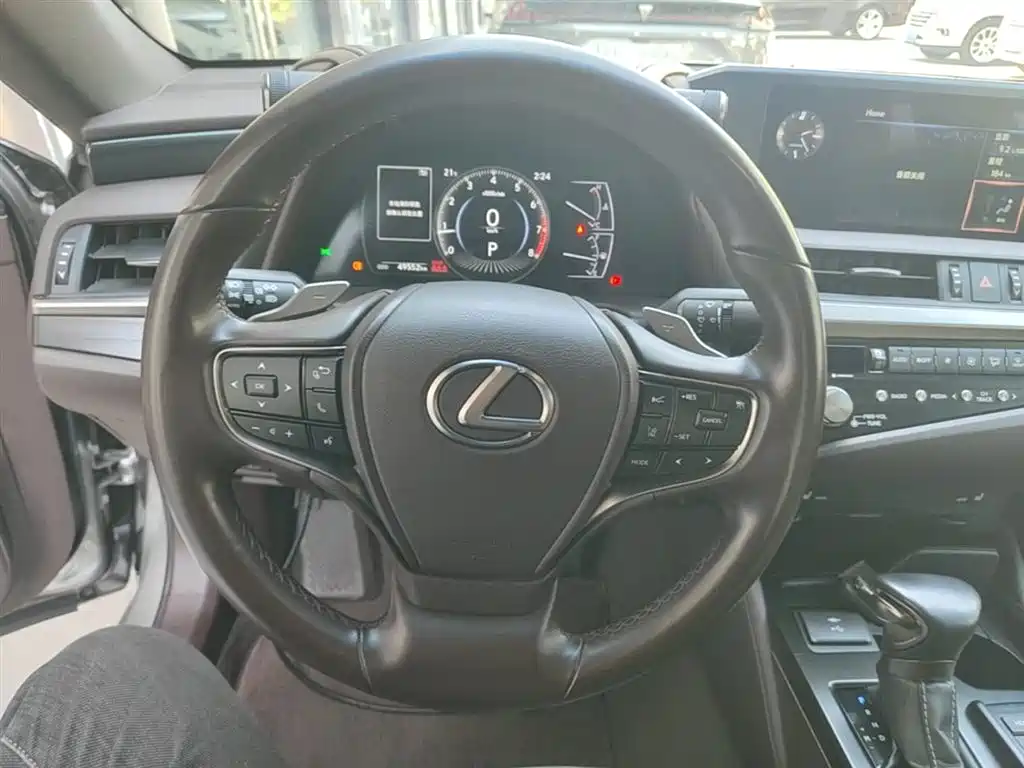 Lexus ES 2020 — фото 11