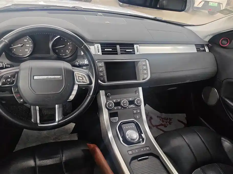 Land Rover Evoque 2018 — фото 12
