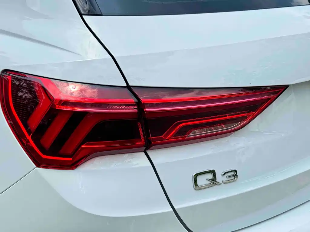 Audi Q3 2022 — фото 22