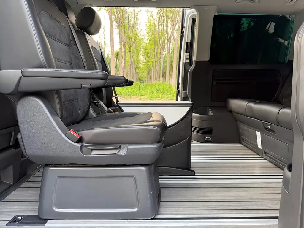 Volkswagen Multivan 2019 — фото 19