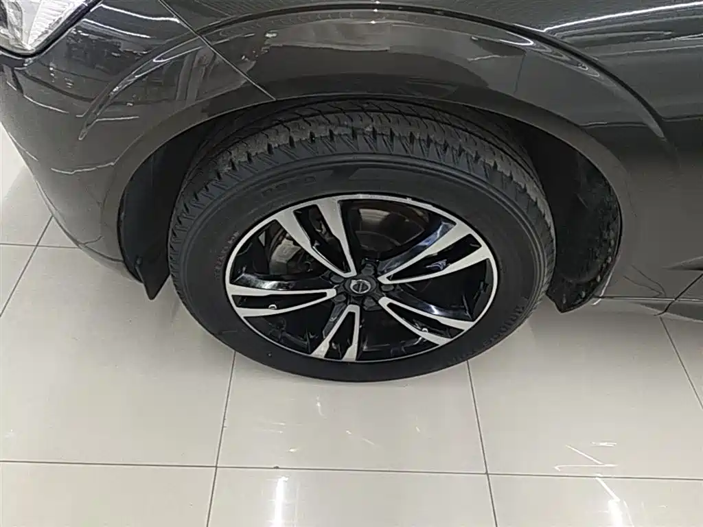 Volvo XC60 2018 — фото 23