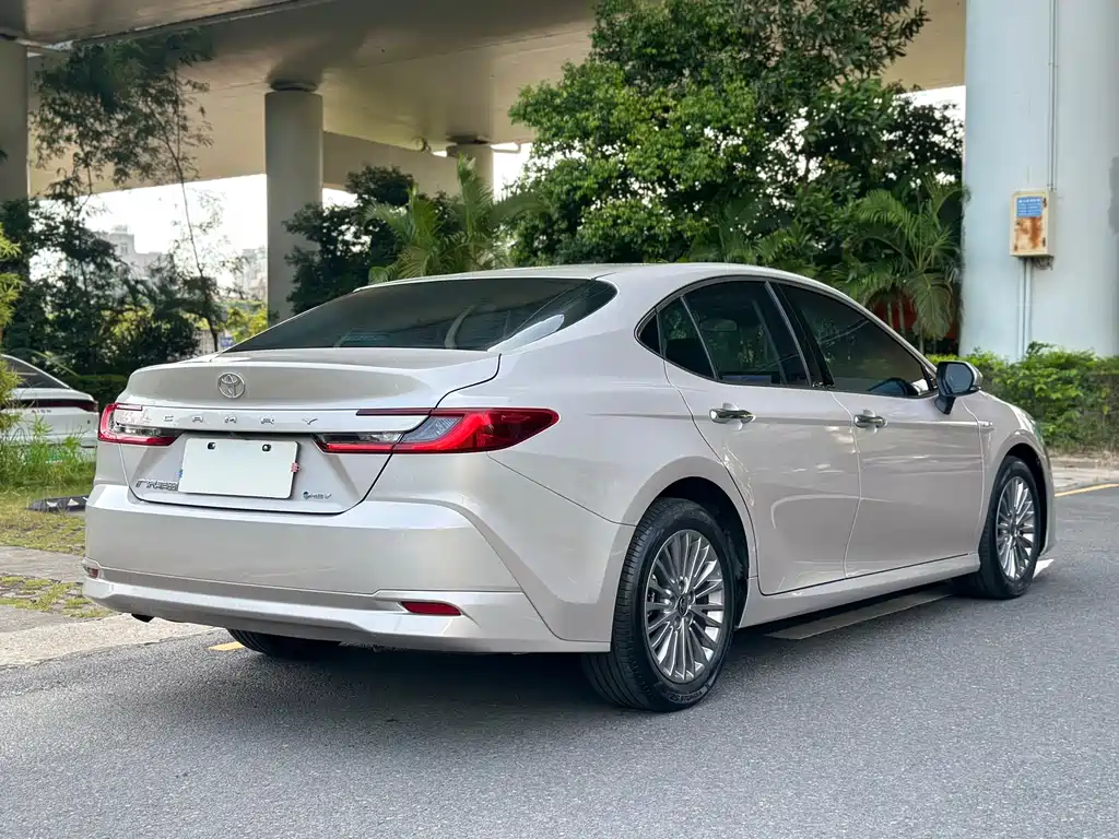 Toyota Camry 2024 — фото 13