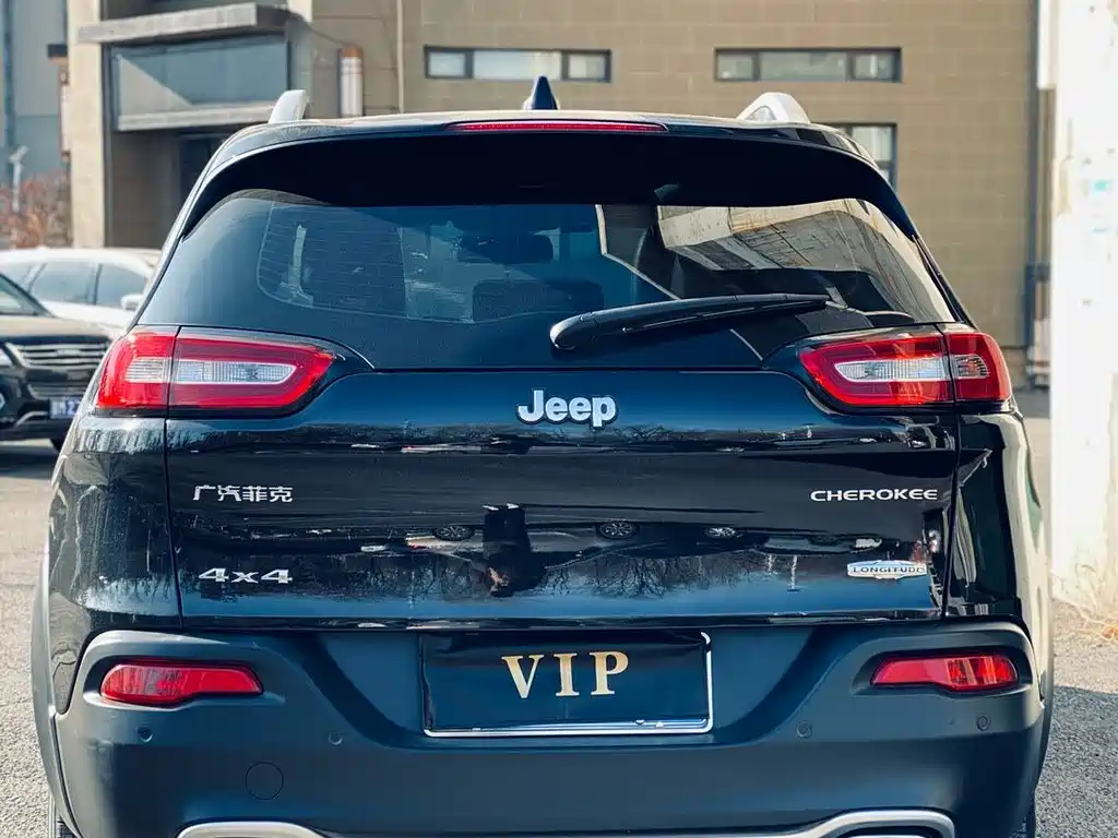 Jeep Cherokee 2016 — фото 14