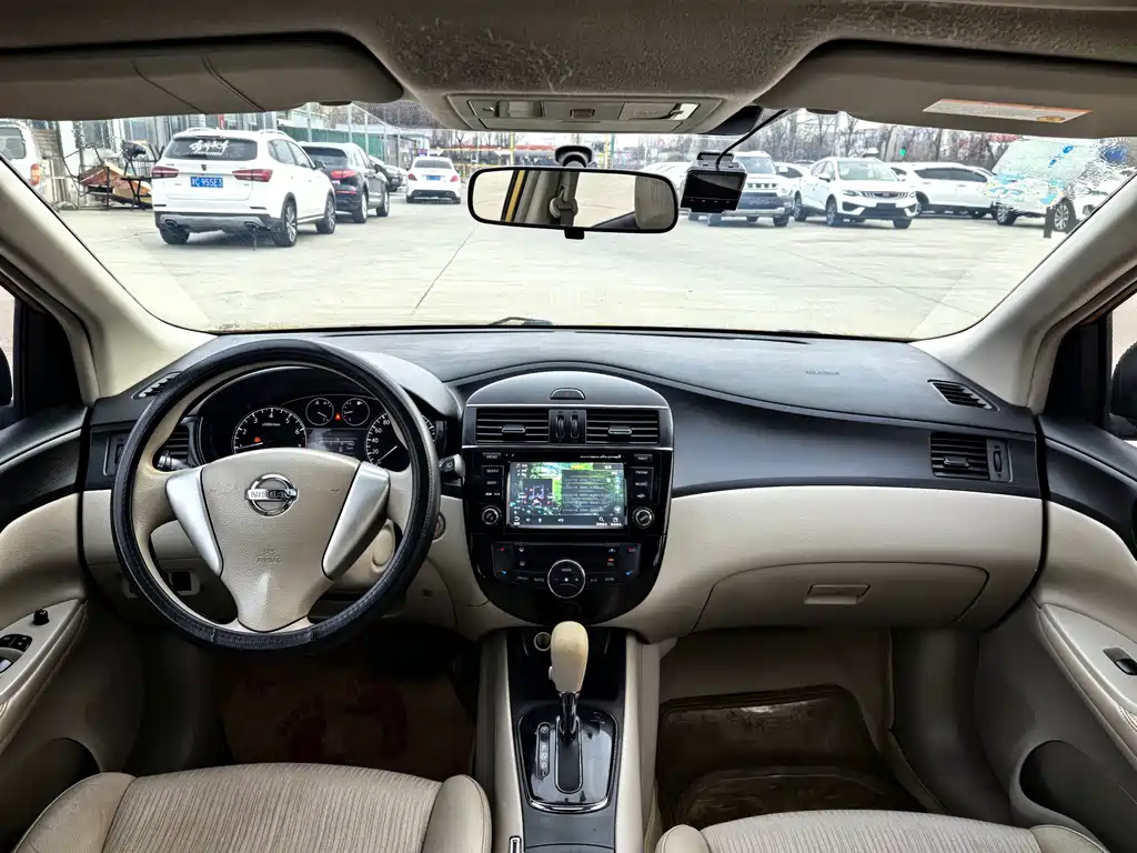 Nissan Tiida 2015 — фото 9