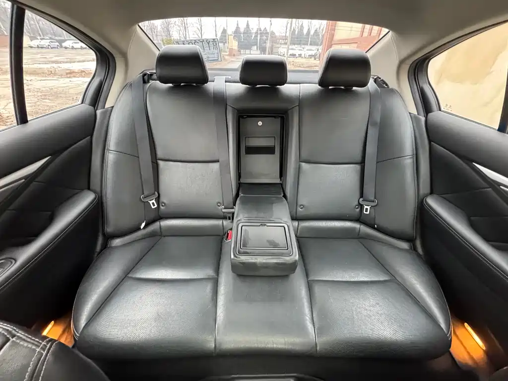 Infiniti Q50L 2015 — фото 23