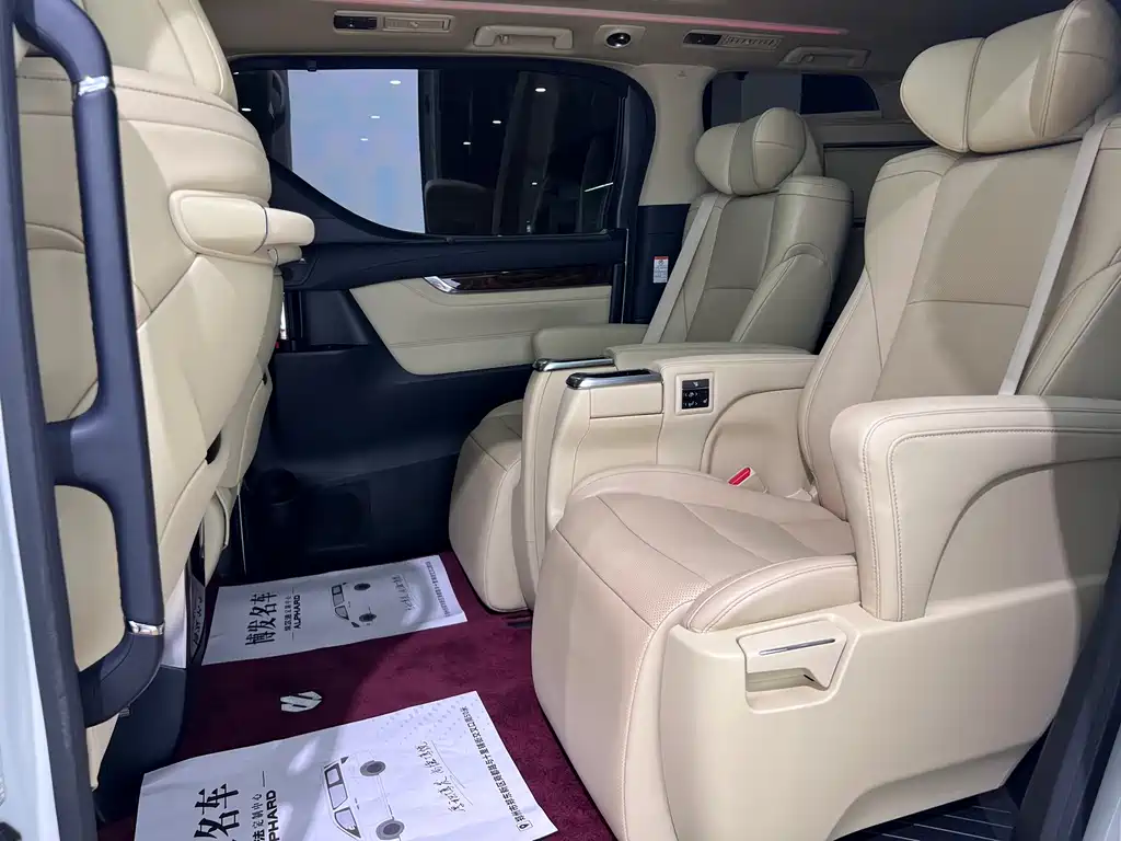 Toyota Alphard 2018 — фото 15