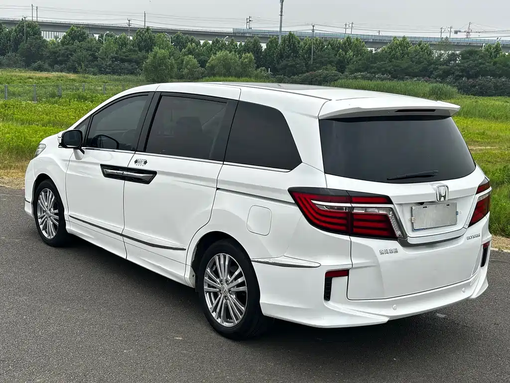 Honda Elysion 2017 — фото 15