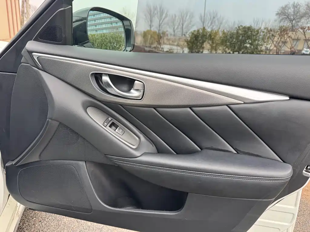 Infiniti Q50L 2015 — фото 21