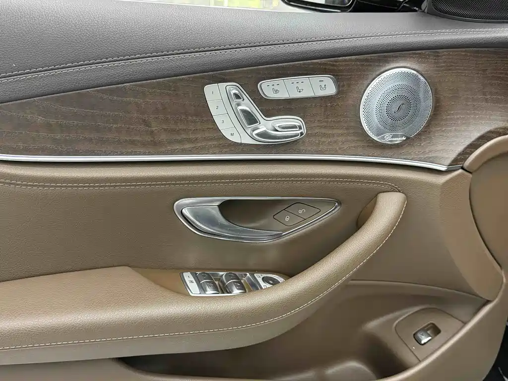Mercedes-Benz E-Class 2020 — фото 13