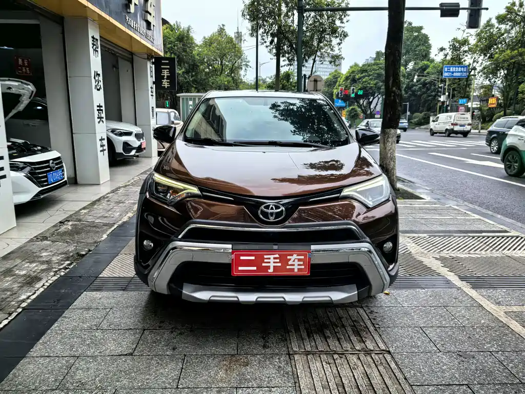 Toyota RAV4 2019 — фото 2